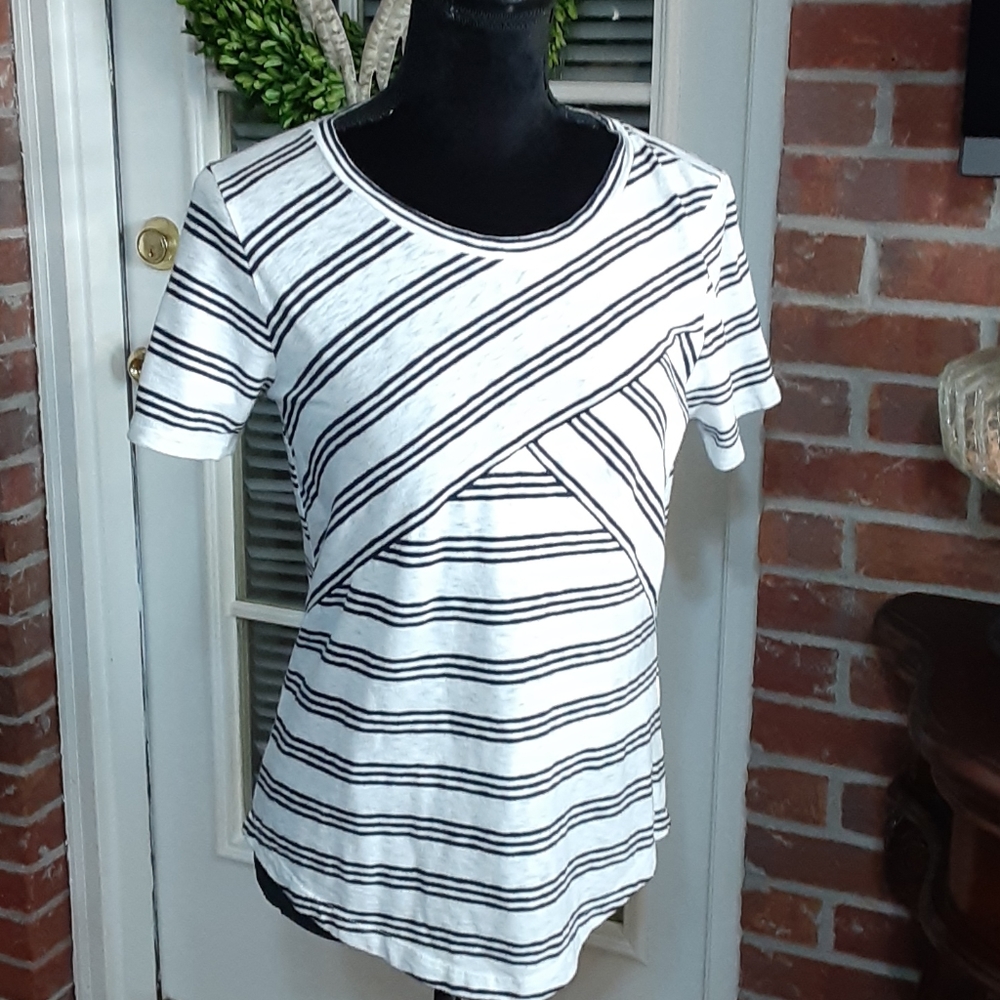 J Crew white & black diagonal stripe top short sleeve top curved hem Small EUC…